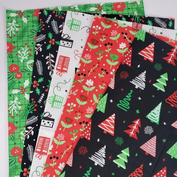 Create it Christmas Pre Cut 5pc Fabric Bundle 18" x 21" - Picture 3 of 8
